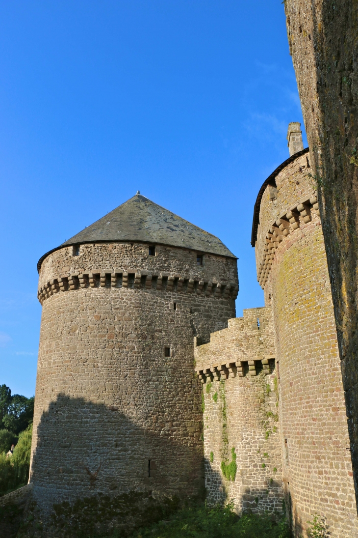 Le château - Lassay-les-Châteaux