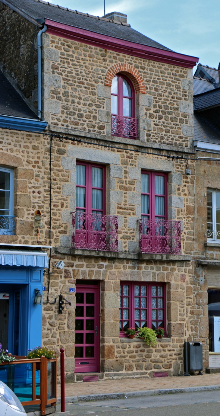 Dans le village - Lassay-les-Châteaux