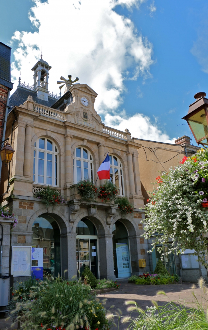 La Mairie. - Lassay-les-Châteaux