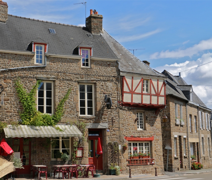 Dans le village - Lassay-les-Châteaux