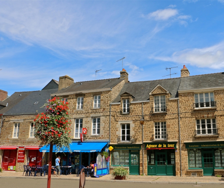 Dans le village - Lassay-les-Châteaux