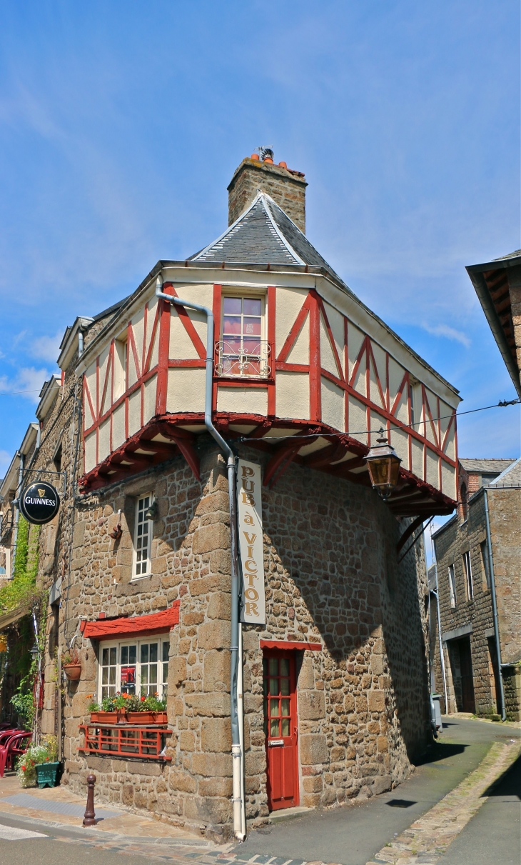 Dans le village - Lassay-les-Châteaux