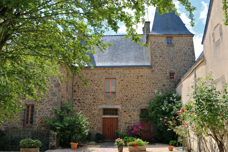 Dans le village - Lassay-les-Châteaux