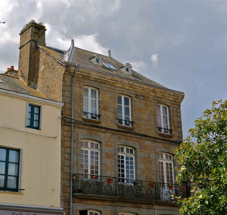 Dans le village - Lassay-les-Châteaux