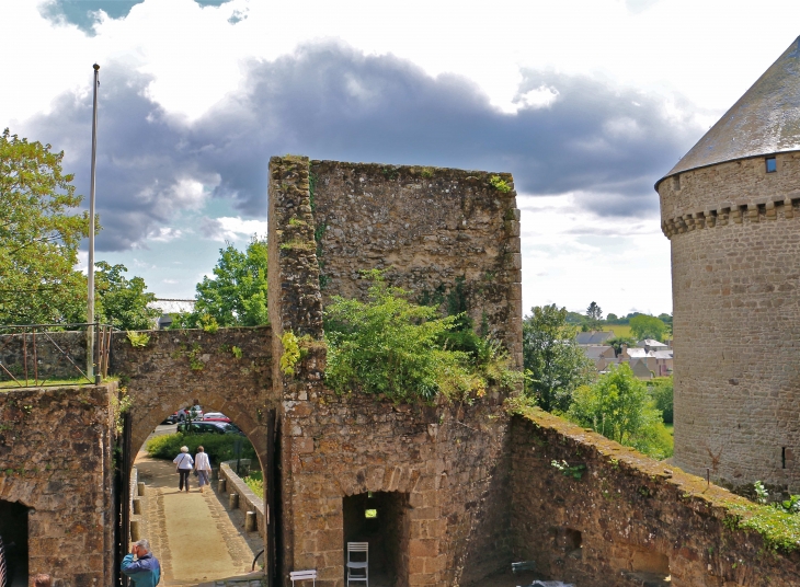 Le château - Lassay-les-Châteaux