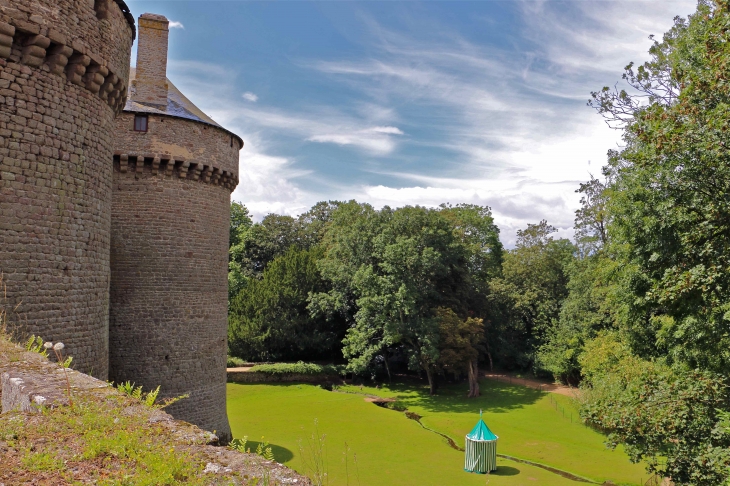 Le château - Lassay-les-Châteaux