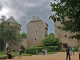 Photo suivante de Lassay-les-Châteaux dans-la-cour-du-chateau