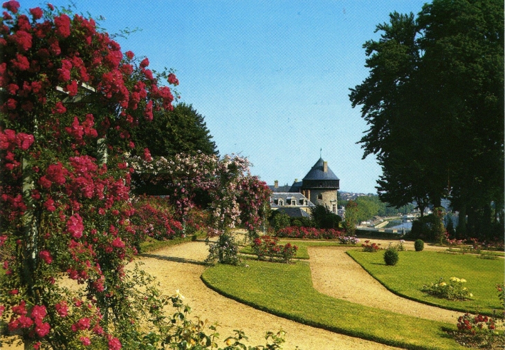 Les jardins de la Perinne (carte postale de 2000) - Laval