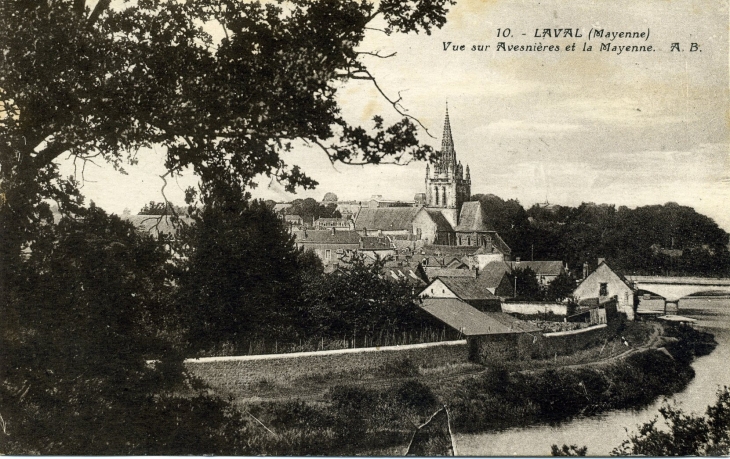 Vue sur Avesnières et la Mayenne (carte postale de 1935) - Laval