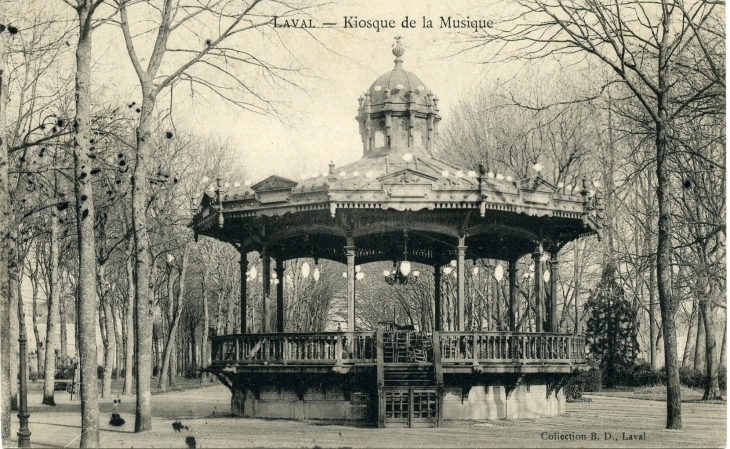 Le Kiosque de la musique (carte postale de 1908) - Laval