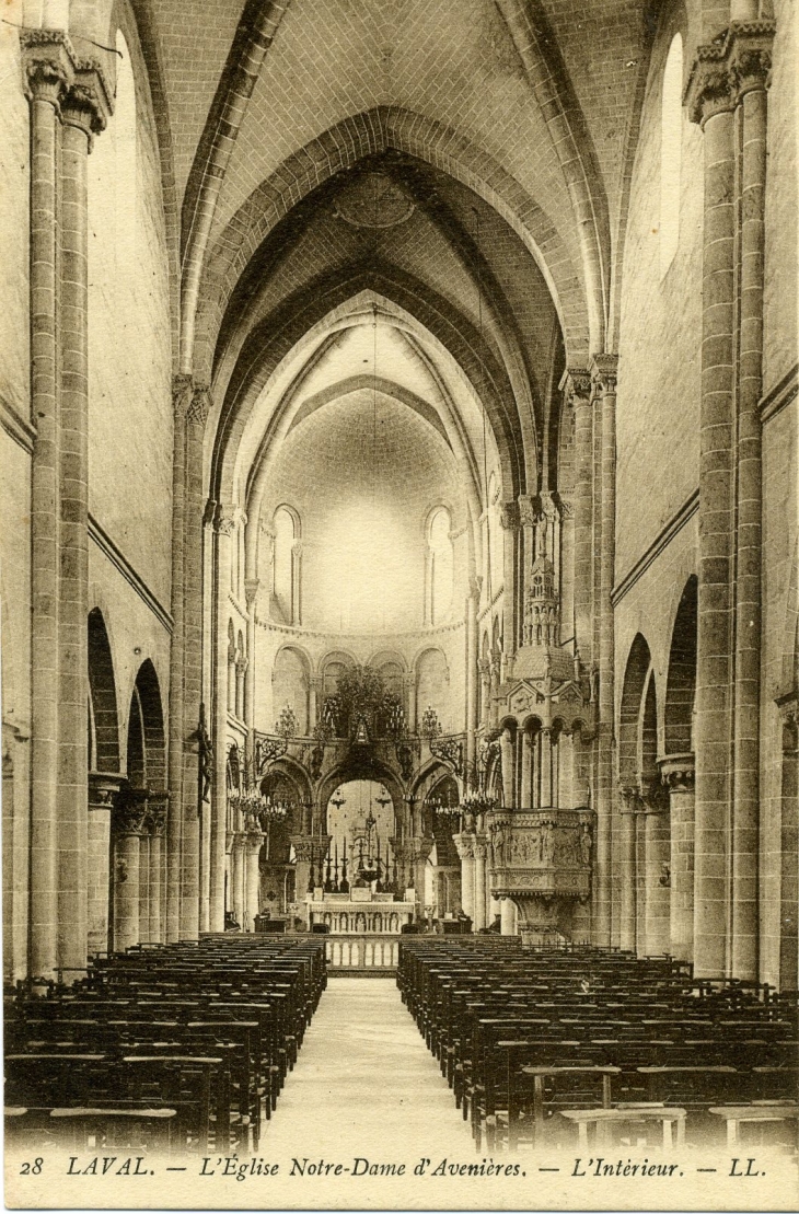 L'église Notre-dame d'Avesnières - l'Intérieur (carte postale de 1905) - Laval