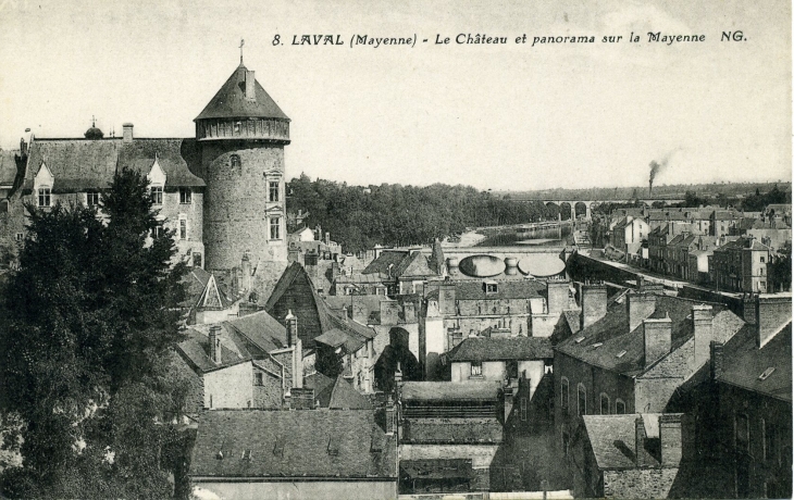 Le château et panorama sur la Mayenne (carte postale de 1930) - Laval