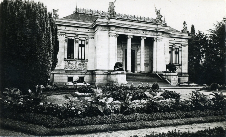 Le Musée (carte postale de 1960) - Laval