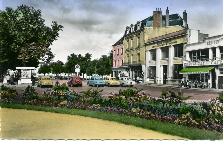 41, Place du 11 novembre (carte postale de 1960) - Laval