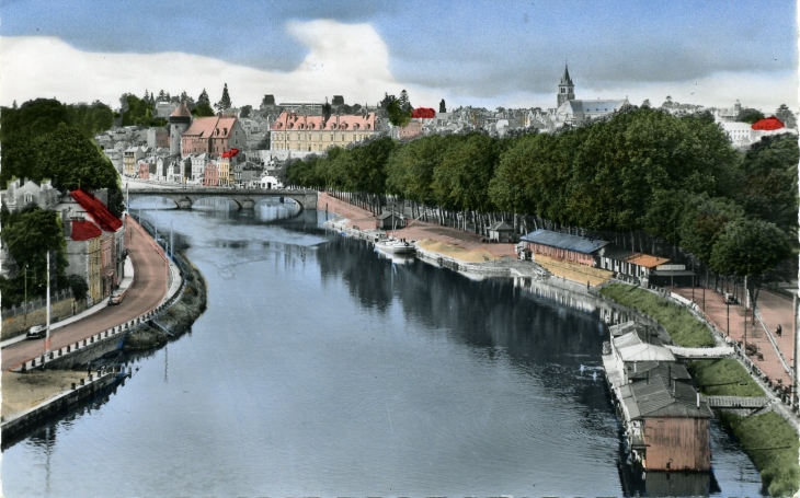 Vue prise du Viaduc (carte postale de 1960) - Laval