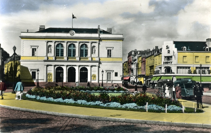 La Mairie (carte postale de 1960) - Laval