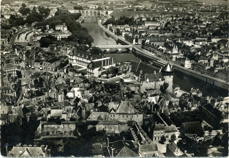 Vue Générale (carte postale de 1950) - Laval