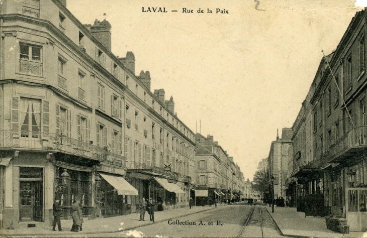 Rue de la Paix (carte postale de 1905) - Laval