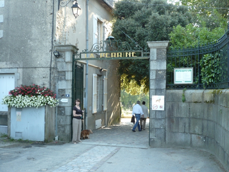 Entrée du jardin botanique de la Perrine. - Laval