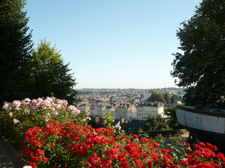 Vue sur la ville des jardins de la Perrine - Laval