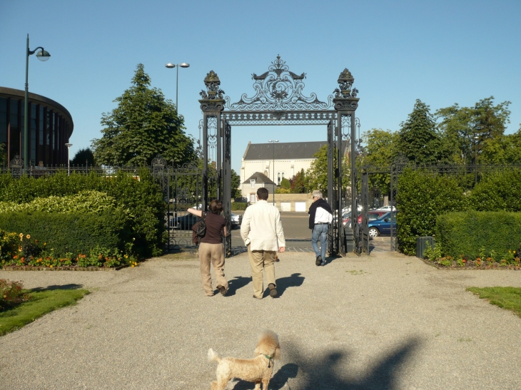 Sortie des Jardins - Laval