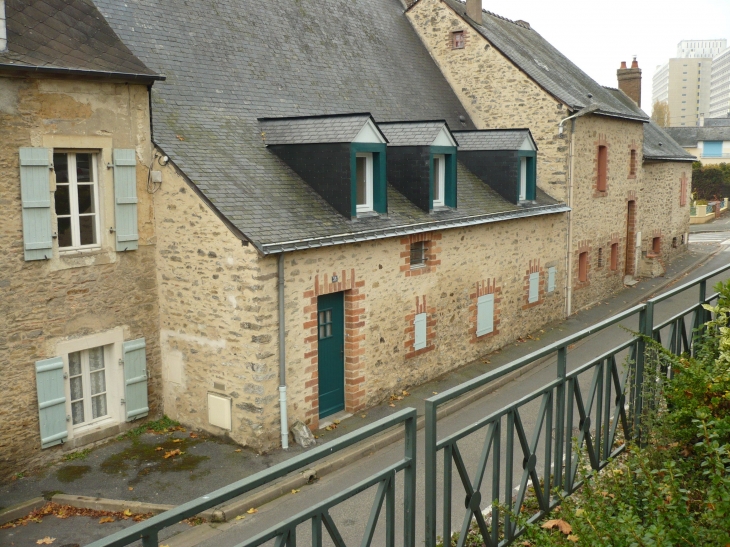 Rue de la Croix de Pierre. - Laval