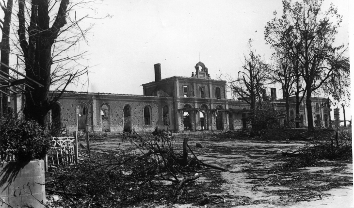 La Gare après le bombardement en 1944 - Laval