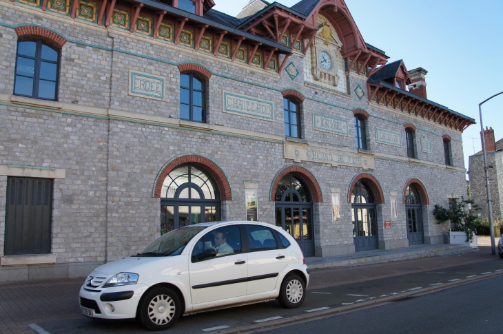 L'ancienne gare de chemin de fer. - Laval