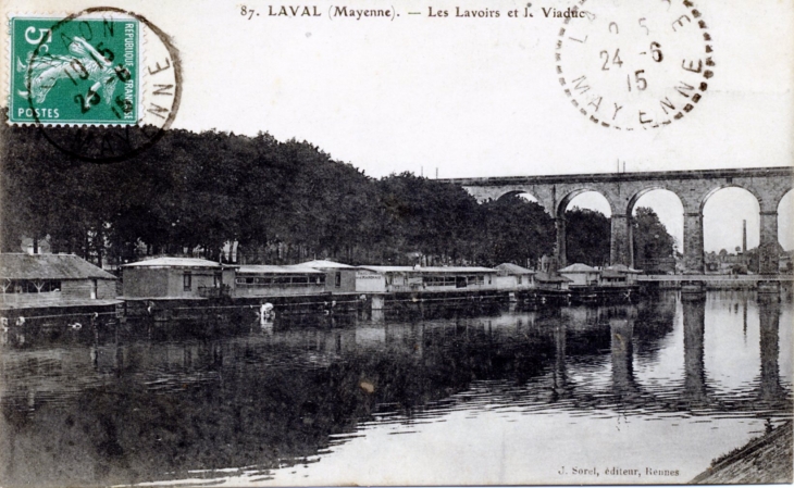 Les Lavoirs et le Viaduc, vers 1915 (carte postale ancienne). - Laval