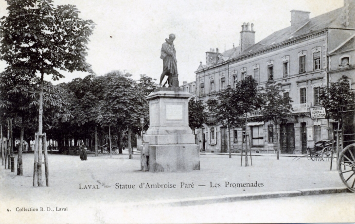 Statue d'Ambroise Paré - Les Promenades, vers 1905 (carte postale ancienne). - Laval