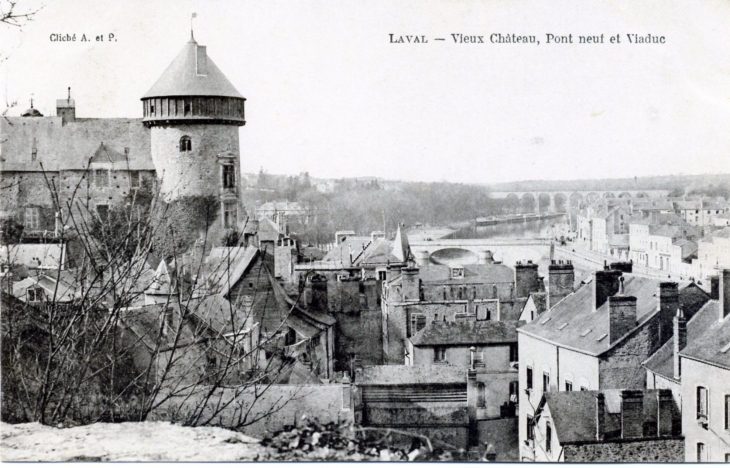 Vieux château, Pont Neuf et Viaduc, vers 1905 (carte postale ancienne). - Laval