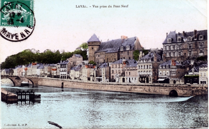 Vue prise du Pont Neuf, vers 1914 (carte postale ancienne). - Laval