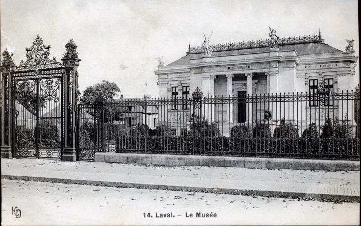 Le Musée, vers 1914 (carte postale ancienne). - Laval