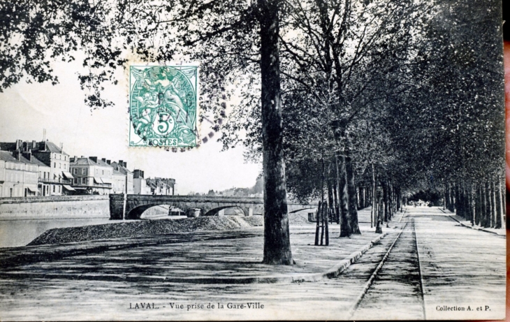 Vue prise de la Gare-Ville, vers 1907 (carte postale ancienne). - Laval