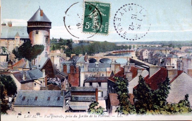 Vue générale, prise du jardibn de la Perrine, vers 1907 (carte postale ancienne). - Laval