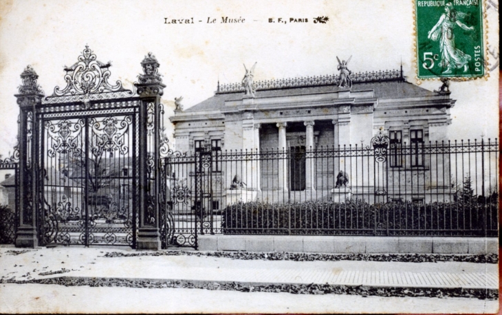 Le Musée, vers 1913 (carte postale ancienne). - Laval