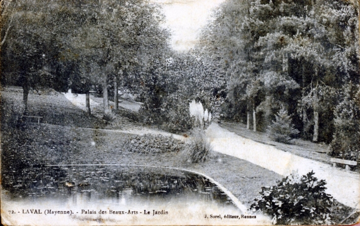 Palais des Beaux-Arts, le jardin, vers 1914 (carte postale ancienne). - Laval