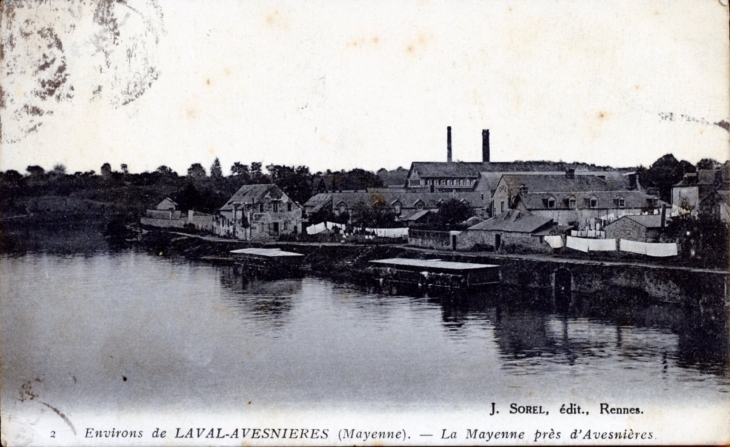 La Mayenne près d'Avesnières, vers 1919 (carte postale ancienne). - Laval