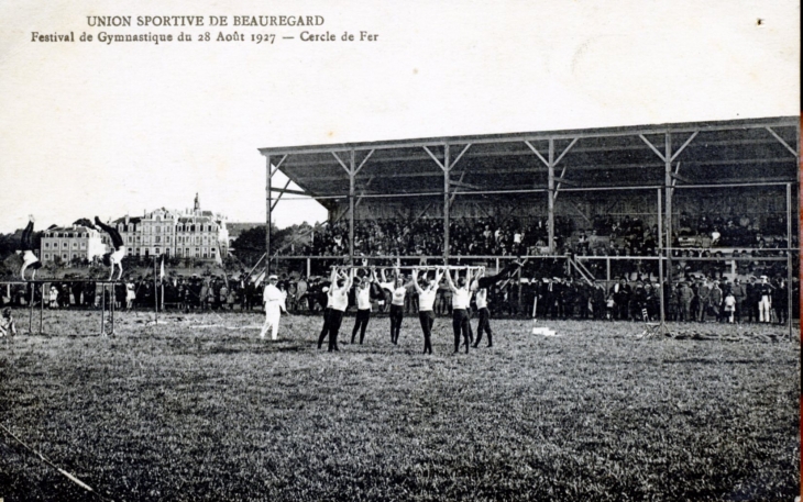 Union sportive de Beauregard - Festival de Gymnastique du 28 aout 1927 - Cercle de Fer (carte postale ancienne). - Laval