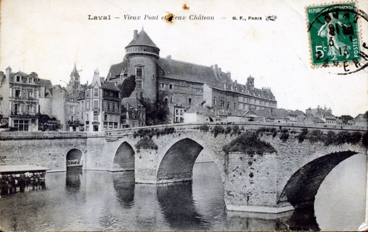 Vieux pont et vieux château, vers 1913 (carte postale ancienne). - Laval