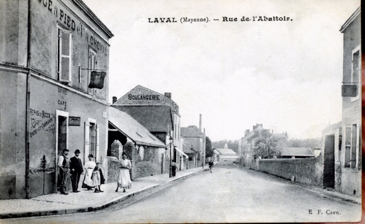 Rue de l'Abattoir, vers 1911 (carte postale ancienne). - Laval