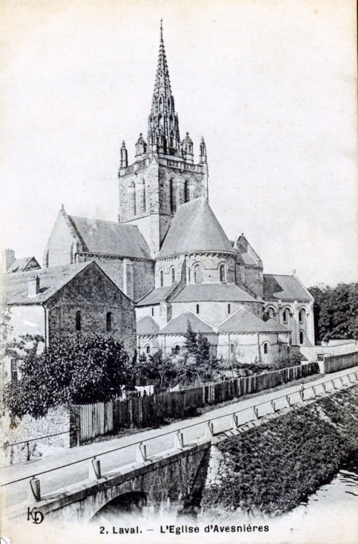 L'église d'Avesnières, vers 1910 (carte postale ancienne). - Laval