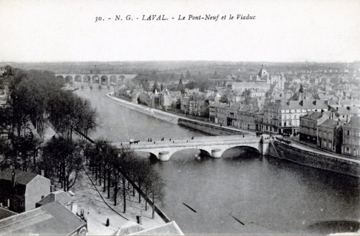 Le Pont-Neuf et le Viaduc, vers 1905 (carte postale ancienne). - Laval