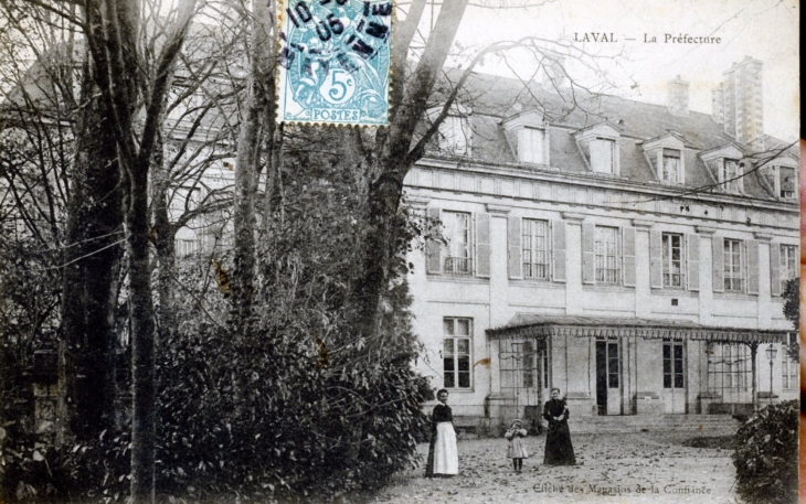 La Préfecture, vers 1905 (carte postale ancienne). - Laval