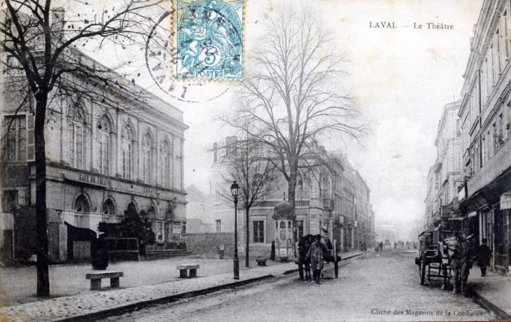 Le Théatre, vers 1905 (carte postale ancienne). - Laval