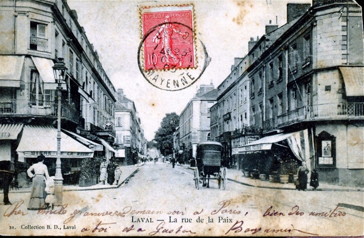 La Rue de la Paix, vers 1903 (carte postale ancienne). - Laval