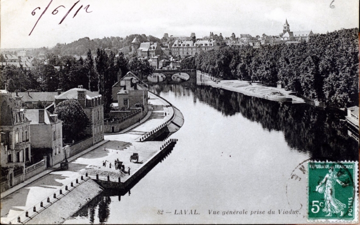 Vue générale prise du Viaduc, vers 1912 (carte postale ancienne). - Laval