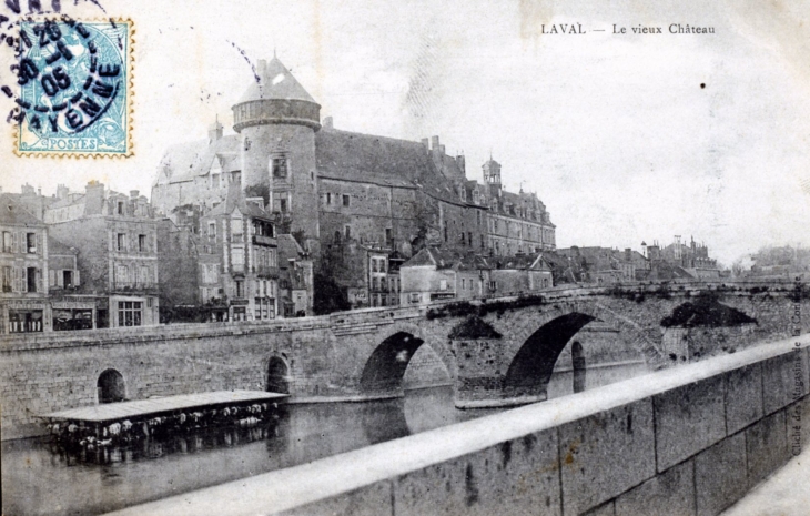 Le Vieux Château, vers 1905 (carte postale ancienne). - Laval