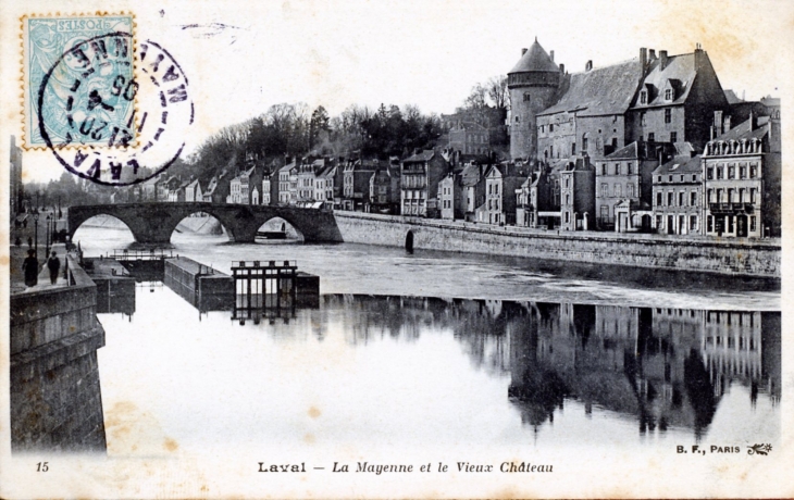 La Mayenne et le Vieux château, vers 1913 (carte postale ancienne). - Laval