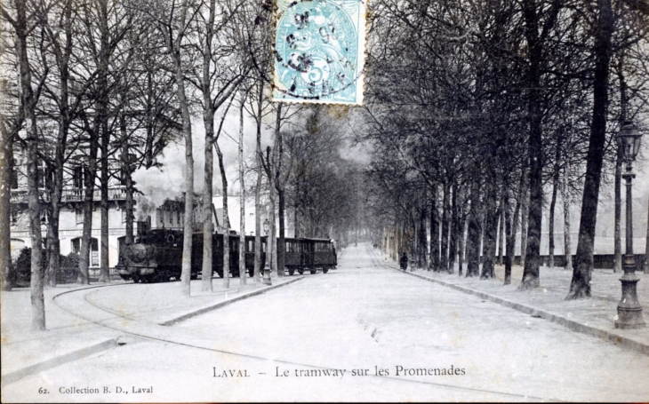 Le tramway sur les promenades, vers 1905 (carte postale ancienne). - Laval